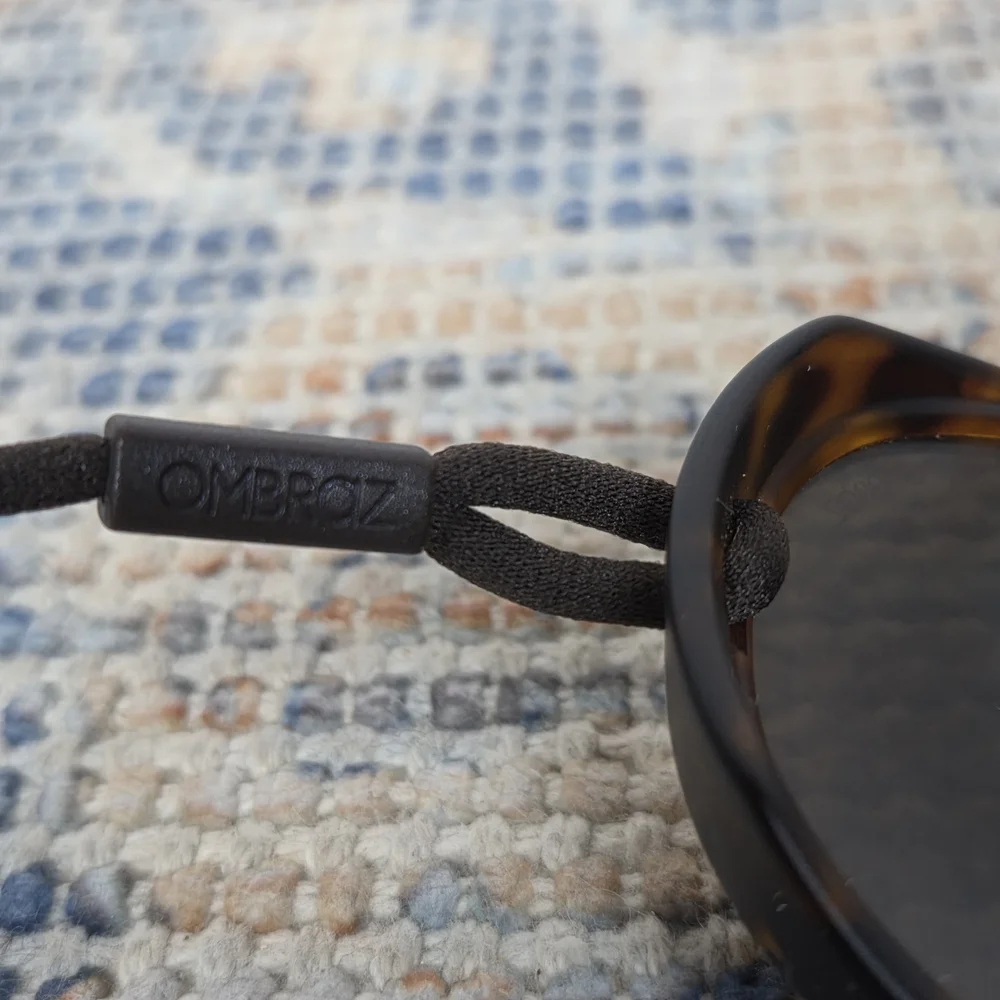 OMBRAZ Tortoiseshell Sunglasses with Strap - Picture 3 of 6